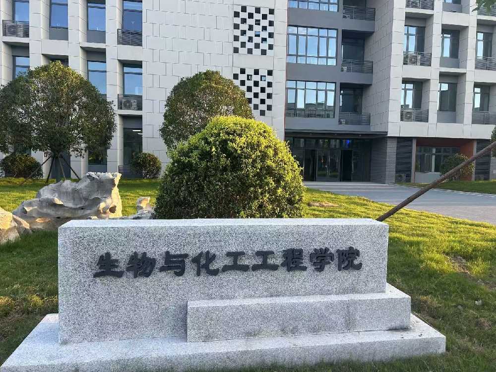 丹巴县扬州职业大学体育场高杆灯项目